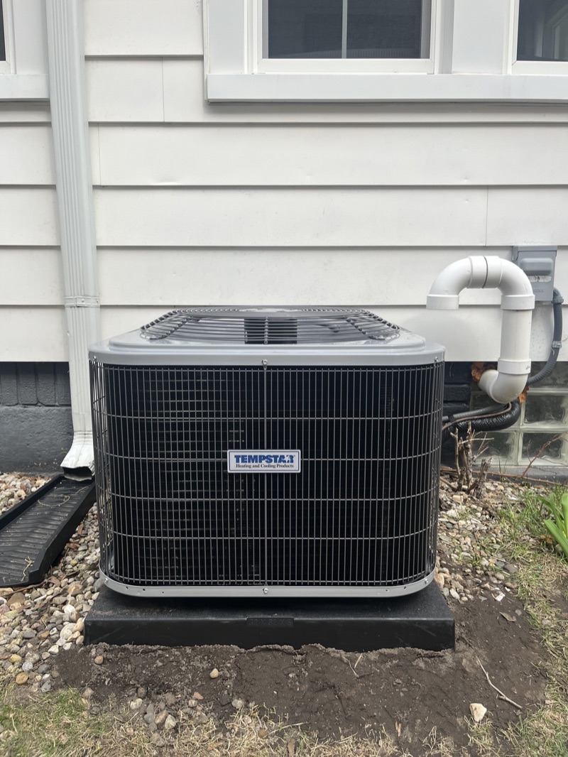 New Lennox air conditioner installed for a Fruitport family